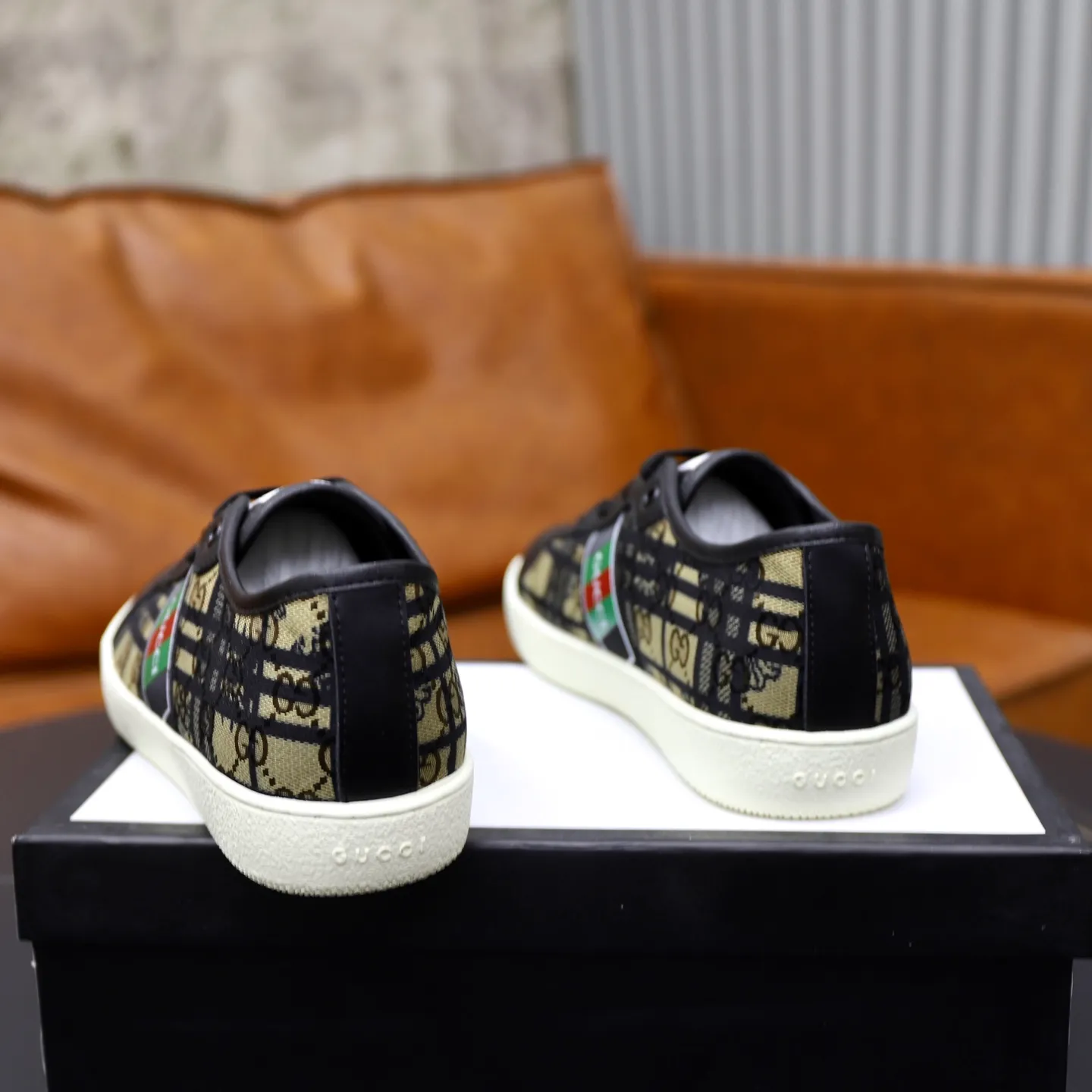 Ex-factory price: 400💰🙅‍♂️🙅‍♂️🙅‍♂️ Brand: GUCCI Standard code: 38-44 (45 customized) Grade: Same as the official website Material: Original material splicing Comfortable and breathable lining Lightweight and wear-resistant sports outsole Style category: Men's fashionable casual shoes Running sneakers Distinguished luxury brand elements Top luxury Color: actual picture color